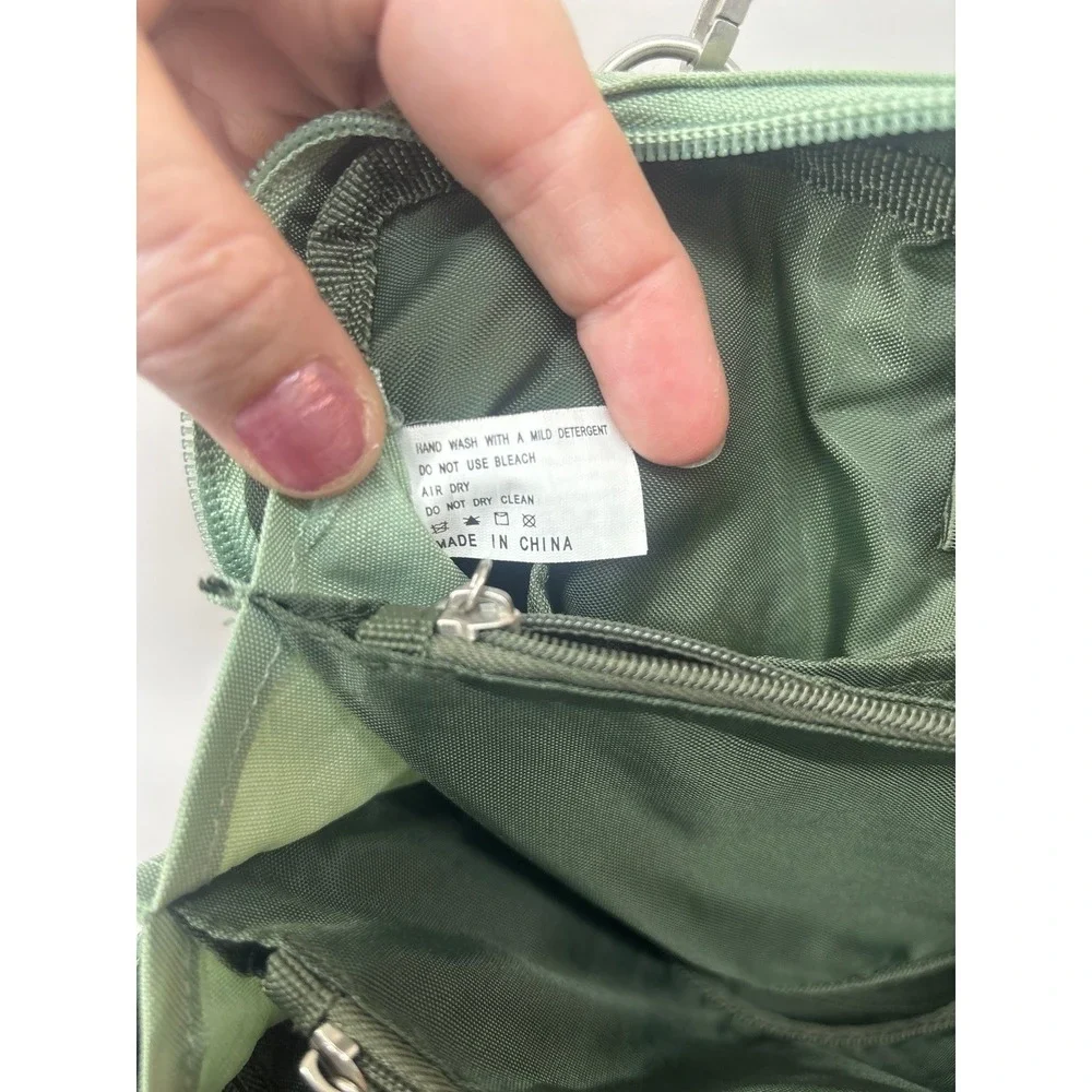 Baggallini Pastel Green Crossbody Purse (sz. 8 in)